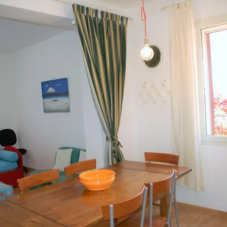 בית נופש Lucia House *