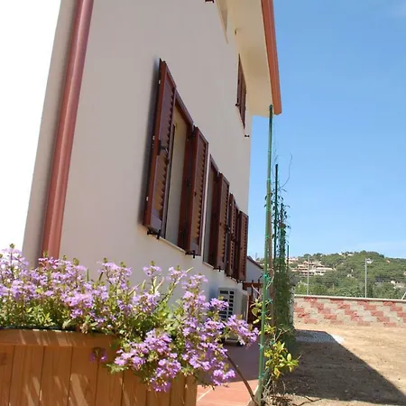 Сasa de vacaciones Lucia House Porto Pino